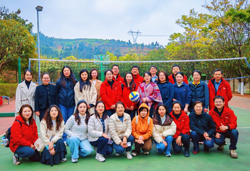 “‘排’出精彩·育见未来”---- 伟德体育分工会组织教职工气排球比赛